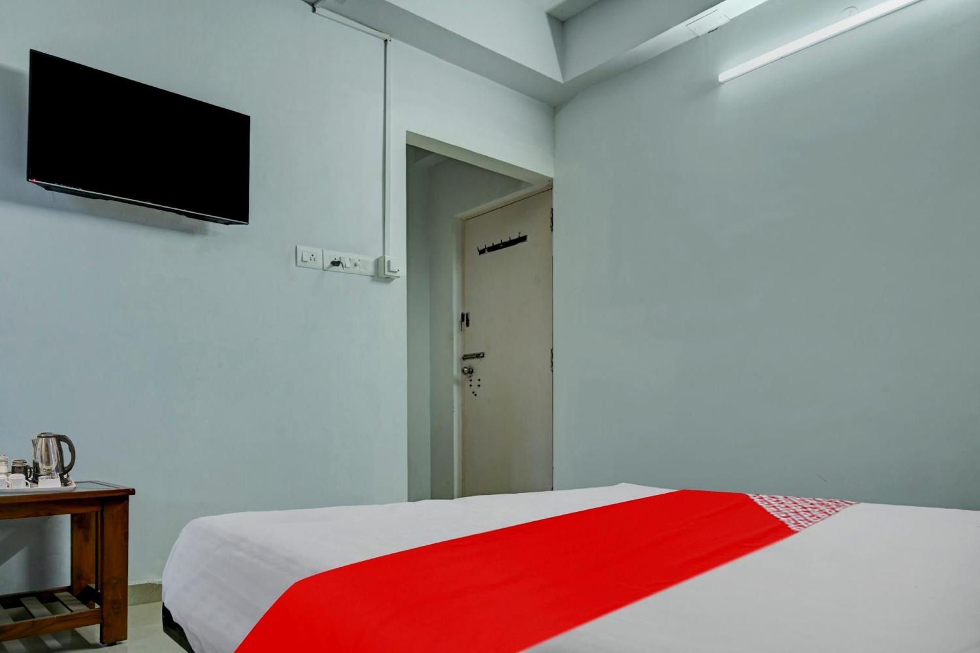 Live As Chn727 Hotel Gūduvāncheri Eksteriør billede